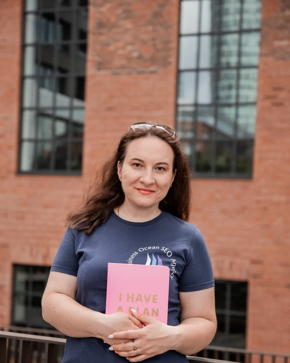 With the famous pink plan notebook